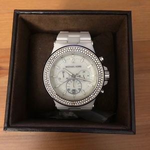 🚫SOLD🚫 EUC Michael Kors White Ceramic Watch